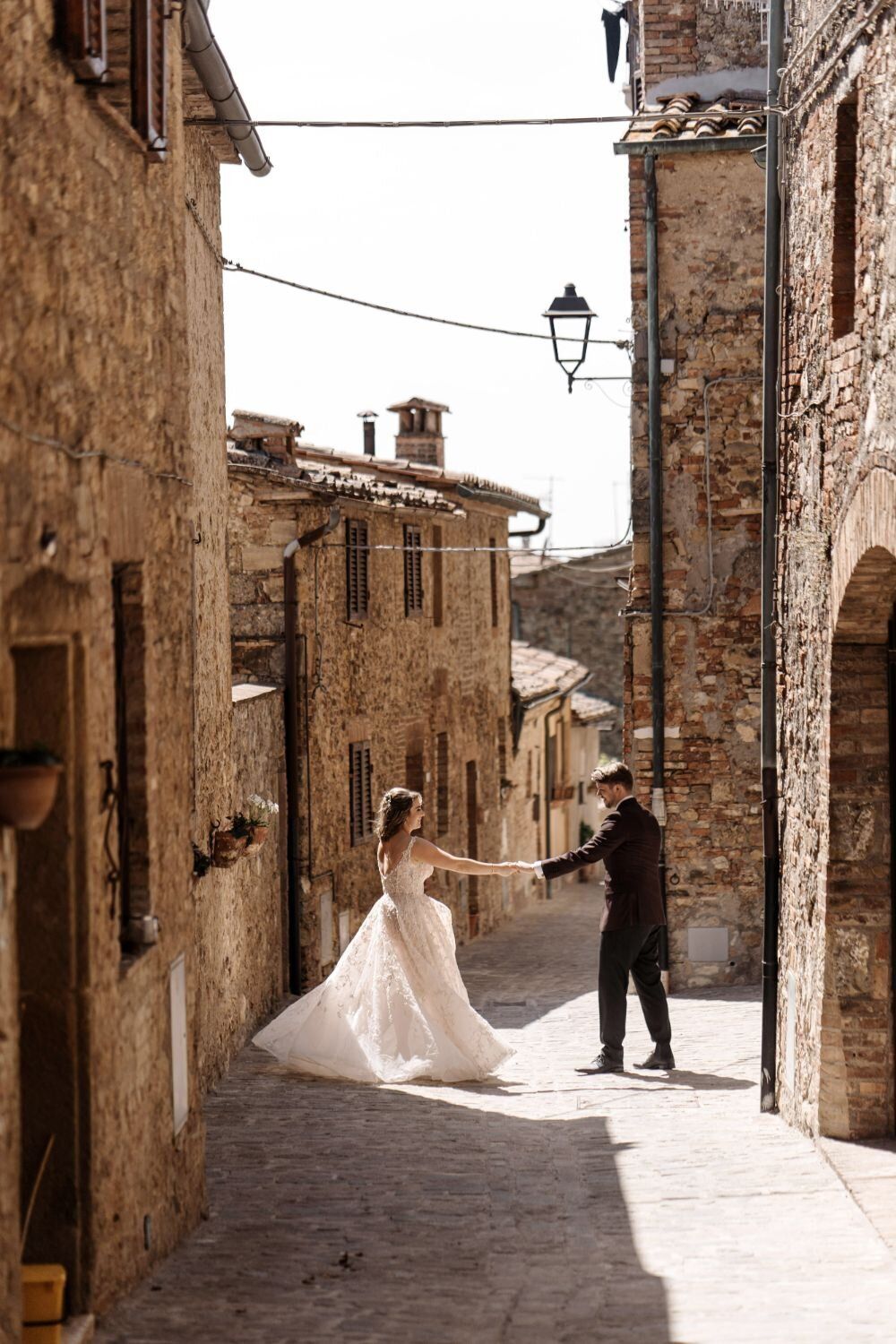 Best Wedding Couple Poses for Every Moment of the Day