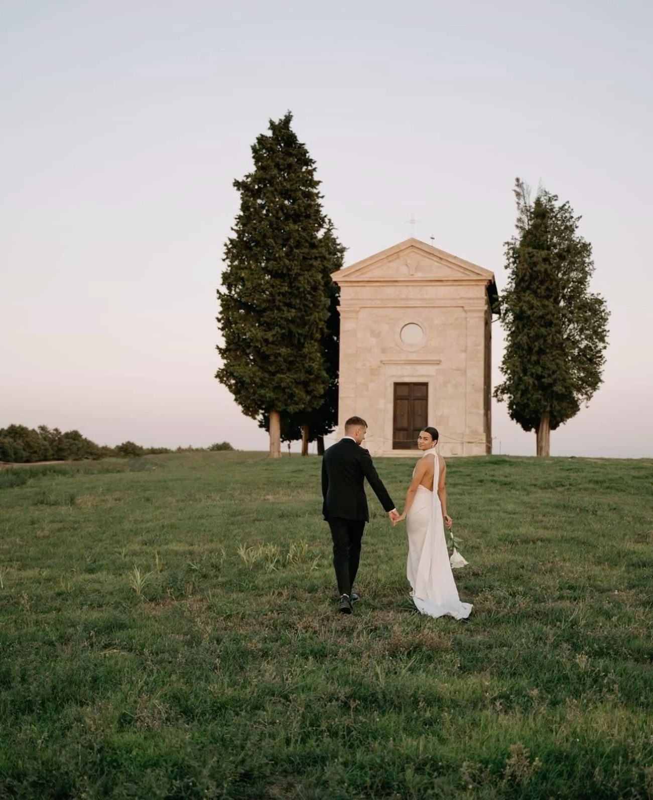 Best Wedding Couple Poses for Every Moment of the Day