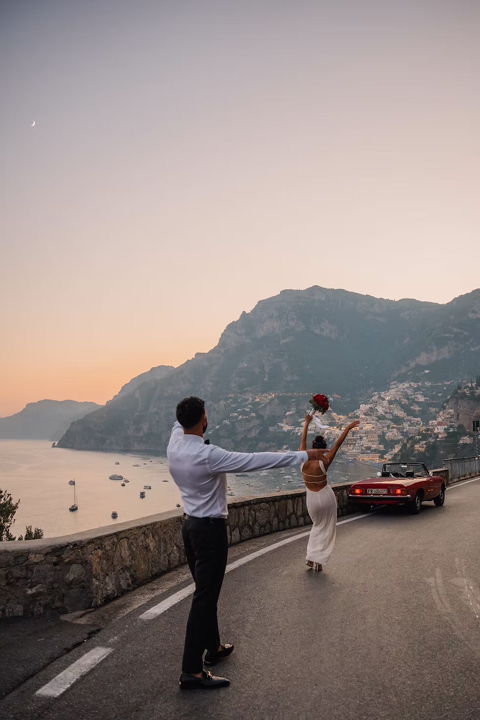 Golden Hour Wedding Portraits: Poses & Timing Guide