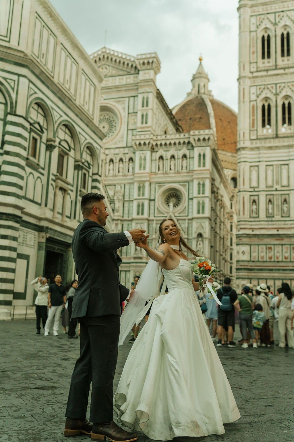 Wedding Group Photo Poses: Directing Large Bridal Parties